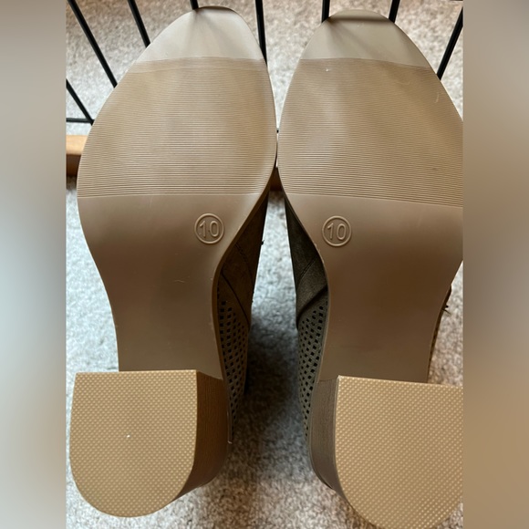 Universal Thread Booties - Picture 5 of 5